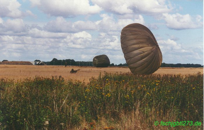 Fallschirmsprung aus Transportflugzeug C160 Transall