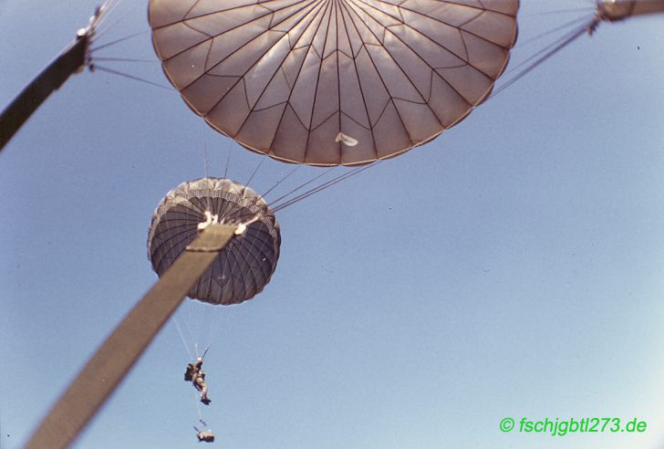 Fallschirmsprung aus Transportflugzeug C160 Transall