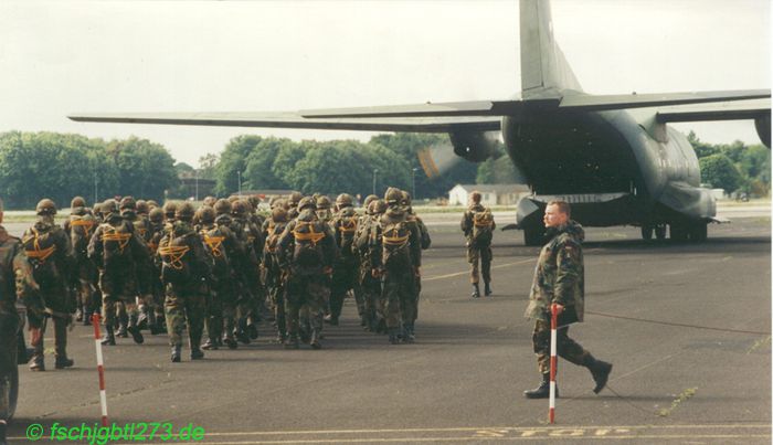 Fallschirmsprung aus Transportflugzeug C160 Transall