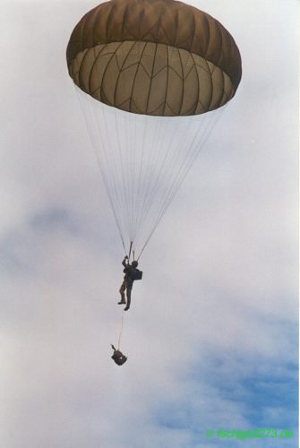 Fallschirmsprung aus Transportflugzeug C160 Transall