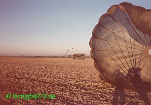 Fallschirmsprung aus Transportflugzeug C160 Transall