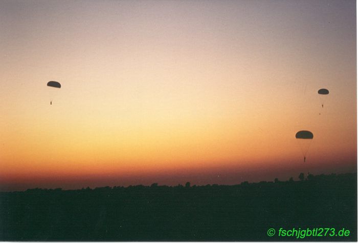 Fallschirmsprung aus Transportflugzeug C160 Transall