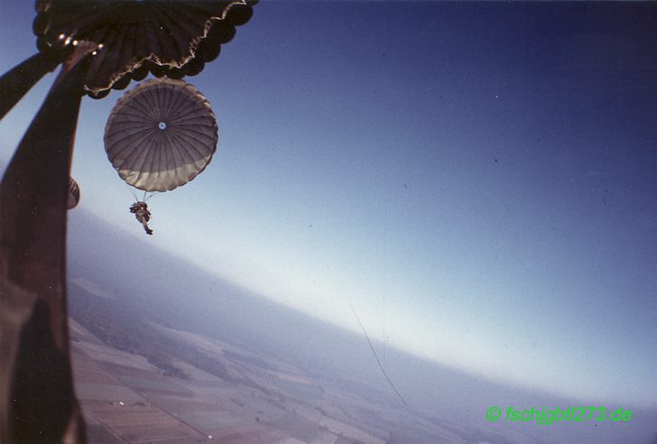 Fallschirmsprung aus Transportflugzeug C160 Transall