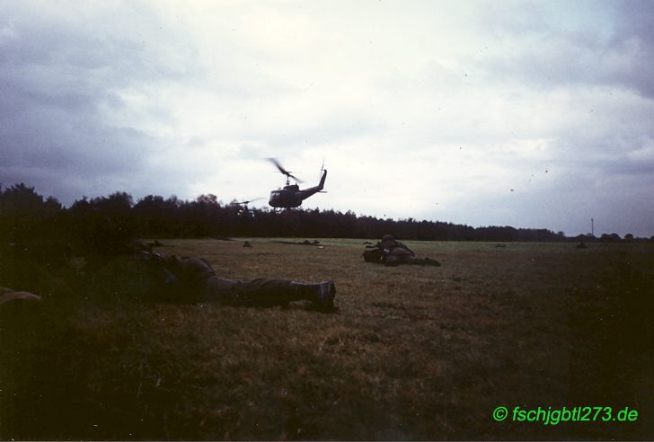 Luftlandeübungen mit Bell UH-1D