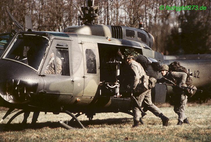 Luftlandeübungen mit Bell UH-1D